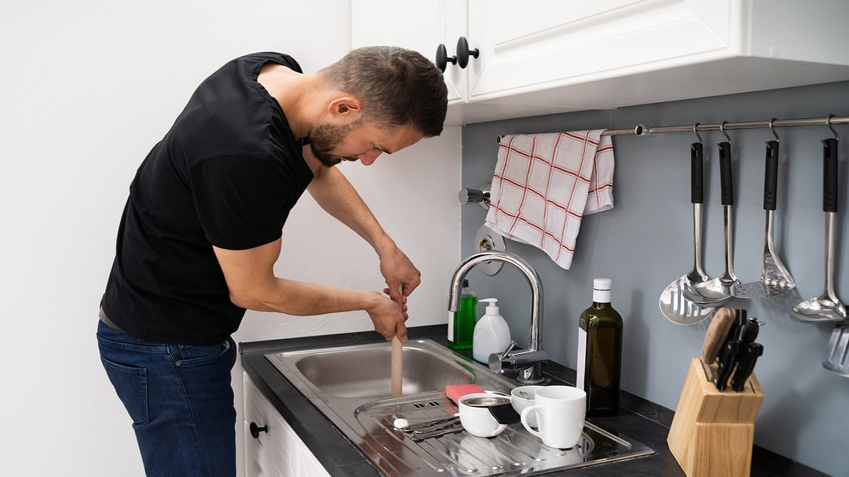 How Much Does a Plumber Charge to Unclog a Kitchen Sink?
